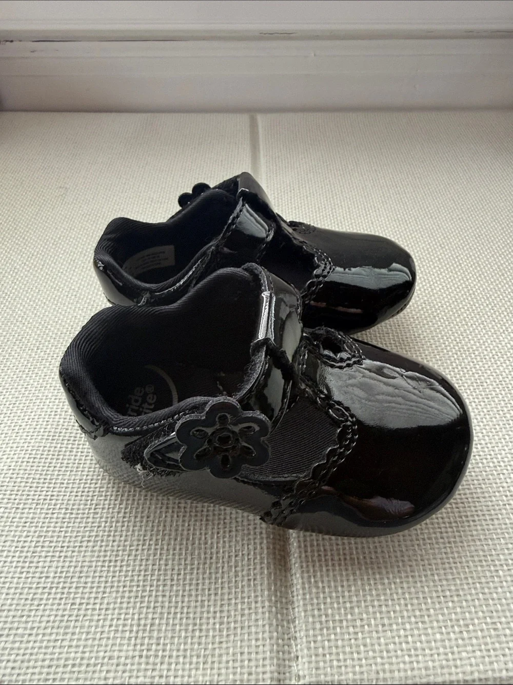 Baby Black Patent Mary Jane Shoes with Flower Accent Size 3 infant